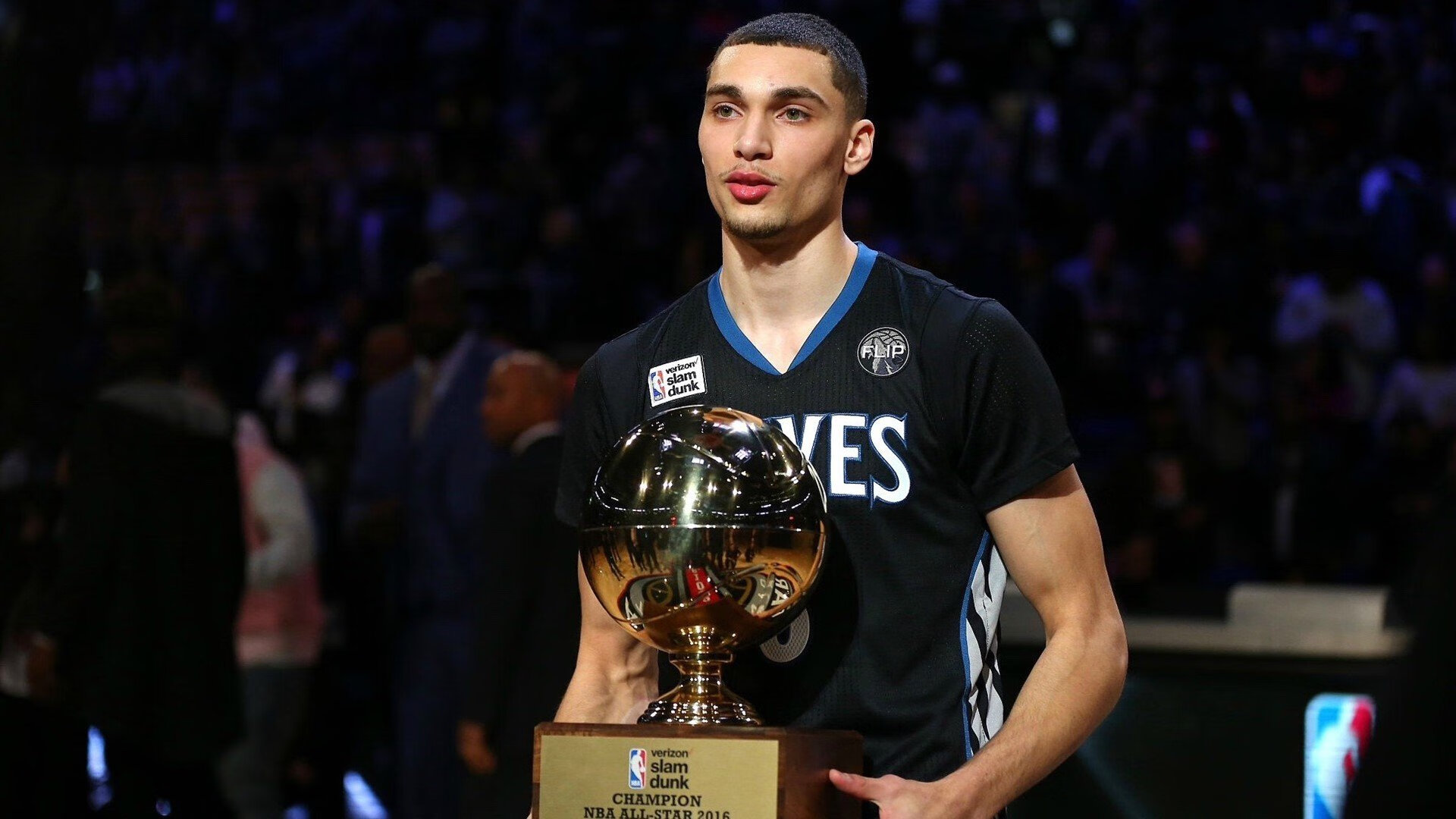 世界排名争夺战焦点战，猛龙硬仗取胜湖人